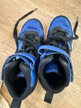 Boys Nike High-Top Sneakers in Blue and Black - Comfortable Everyday Shoes-Used